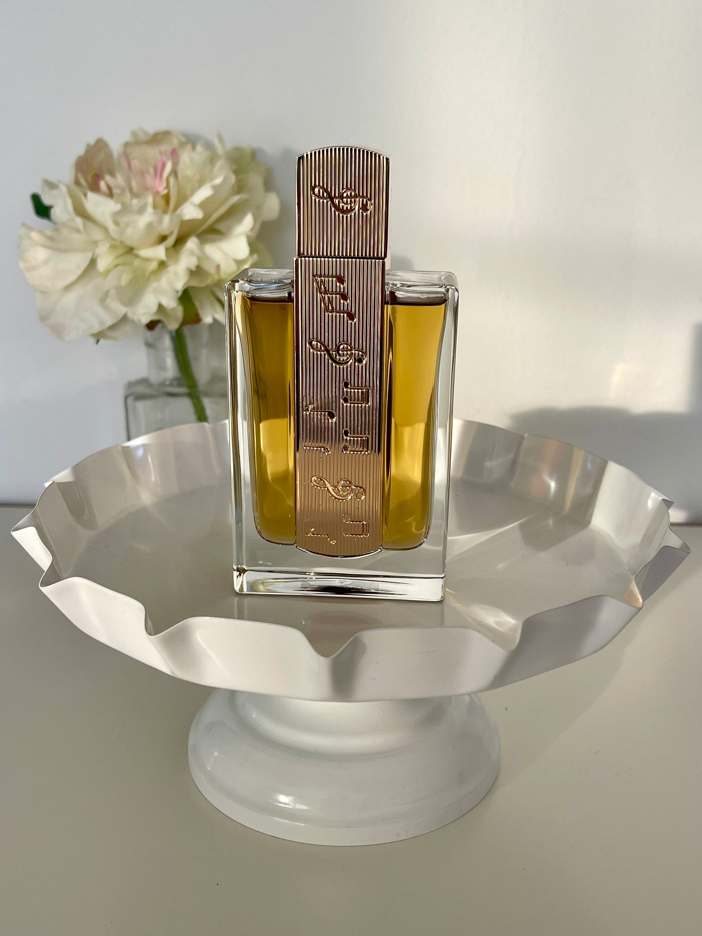 Angham – Lattafa
Parfum Extrait (5 ml / 8 ml / 100 ml)