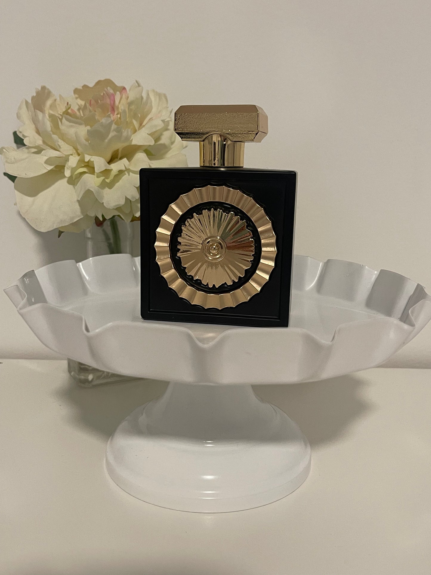 Nebras – Lattafa
Parfum Extrait (5 ml / 8 ml / 100 ml)