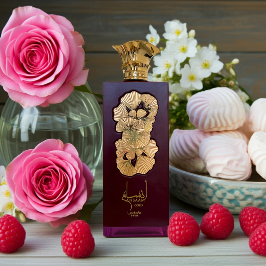 Notes d’Ansaam Gold – Lattafa Pride : fruits exotiques, roses, framboises, poire, fleurs blanches, vanille, bois et musc.